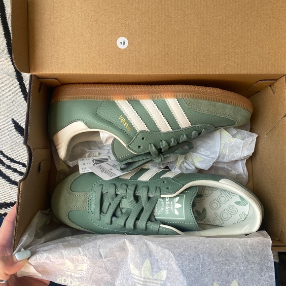 BNIB Green and Chalk White Sambas OG W - Picture 2 of 8